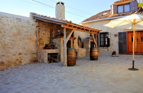 Duraton House | Rural House 'El Escondite De Los Duendes' with Mountain View, Private Garden and Wi-Fi