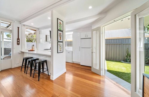Parkside House | Waratah Cottage 1910 - Boutique