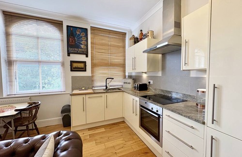 Shoscombe Apartment | Flat 1, Waterloo Apartments