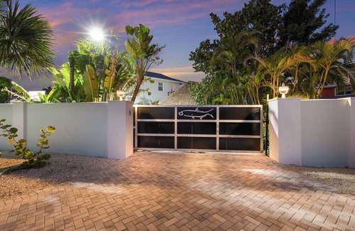 Boca Grande House | 110 Damfino - Resort - Deep Water Dock(s), Hot tub, PickleBall Ct, Sleeps 14