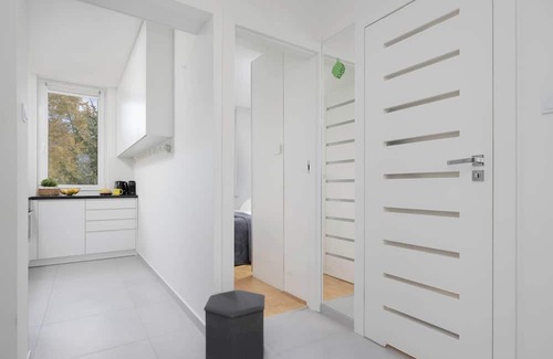 Saska Kepa Apartment | Afrykańska 12 Warszawa | Spacious Apartment with Desk and Bathtub