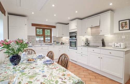 Alton Cottage | YOXALL COTTAGE, family friendly, character holiday cottage in Alton