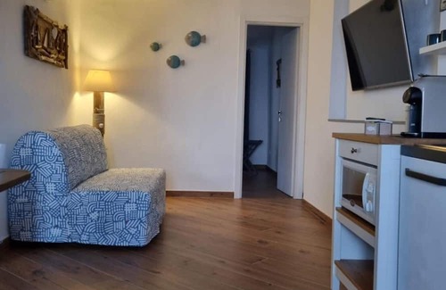 Voltri Apartment | Apartment 'Bedliving Nel Blu' with Sea View, Wi-Fi and Air Conditioning