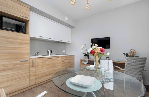 Wroclaw City Center Apartment | Krawiecka 1 Wrocław | Air Conditioned Studio in Center with Desk