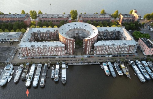 Eastern Docklands Boat Rental | Boat suite - A Unique Houseboat Stay - Amsterdam BB