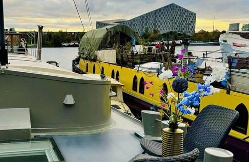 Eastern Docklands Boat Rental | Boat suite - A Unique Houseboat Stay - Amsterdam BB