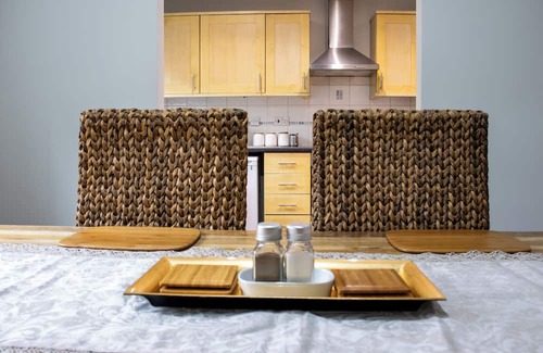 Telford House | 4-Bed Home near Telford Centre