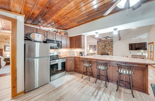 Texarkana Cabin | Waterfront Texarkana Cabin: Tranquil Acreage