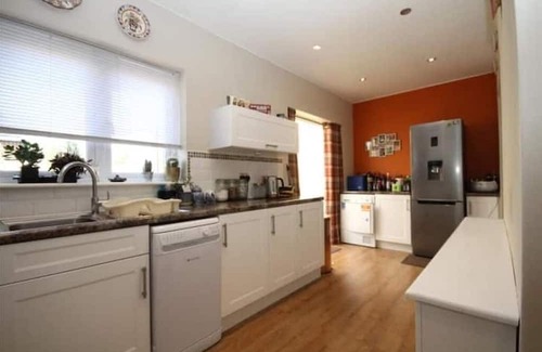 Welling House | Spacious 4-Bed House in Welling - Free parking