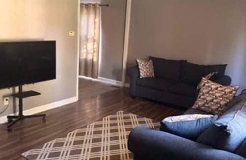 Sauk Village House | Pleasant 3-bedroom house in Sauk Village