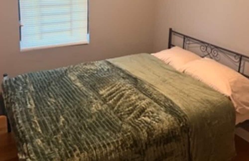 Sauk Village House | Pleasant 3-bedroom house in Sauk Village