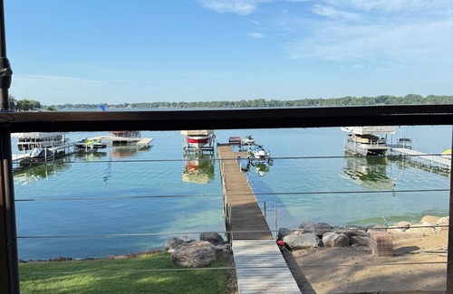 Wentworth House | Lakefront property