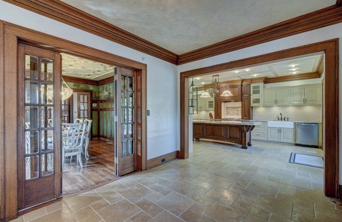 Bemis Park House | Spacious 5-bedroom luxury home in Downtown Omaha, Nebraska