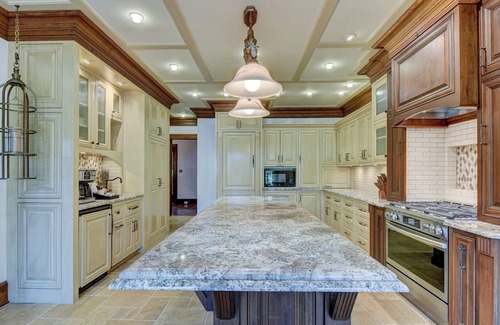 Bemis Park House | Spacious 5-bedroom luxury home in Downtown Omaha, Nebraska