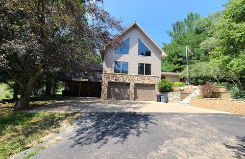 Sextonville House | Spacious 7-bedroom house in charming Richland Center