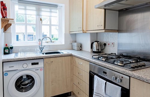 Basildon House | Pass the Keys | Cosy home | Basildon | Ideal for contractors