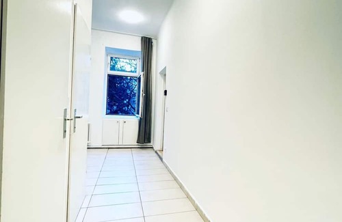 Grinzing Apartment | Cozy Private Room | Shared Flat Near FAC Platz