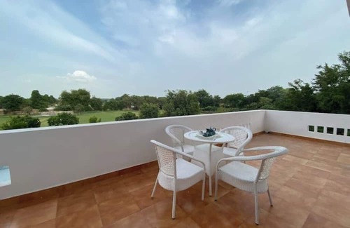 Gurugram Villa | Hi5 Stays Farm Gurgaon w/Huge Pool/PetLoving/Party