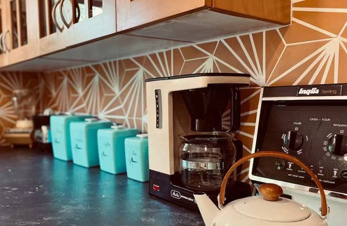 Hudson House | Vintage decor for a retro-chic stay in Hudson