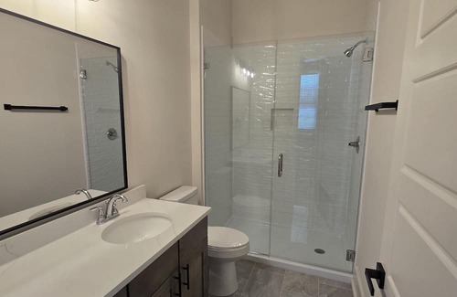 McMinnville Condo | Charming 2BR suite in McMinnville, perfect for families or groups!