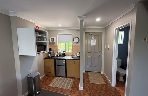 Pelican Point Apartment | Weerona - Your Private Resort Villa Poolside