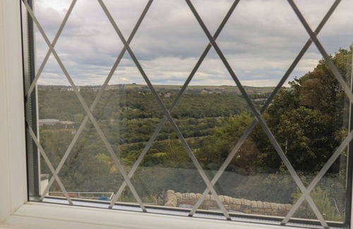 Ainley Top Cottage | 11 HOLLIN WELL COTTAGE, family friendly in Sowerby Bridge