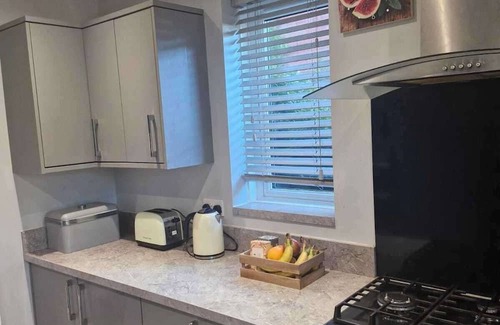 Broadheath House | 3Bedroom-Sleeps5-WiFi-SingleCarParking