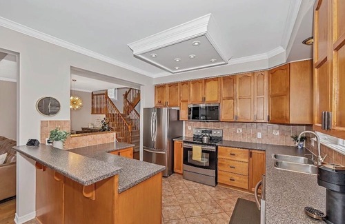 Cardinal Creek House | Comfortable, chic, 4 beds house in Orleans, calm, family oriented neighbourhood.