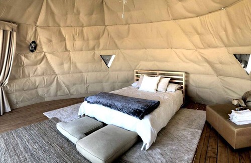 Joshua Tree Cabin | Spectacular Dome near Joshua Tree National Park, Surrounded by the Beauty of the Mojave Desert for an Incredible Glamping Experience in California
