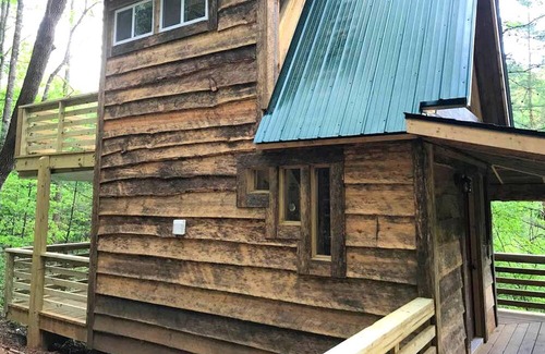 Suches House | Charming Tree House with a Hot Tub in Chattahoochee National Forest, Georgia