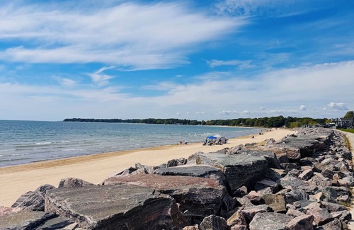 Sherkston Cottage | Luxury Lakeview Modern 3 Bedroom Cottage at Sherkston Shores.