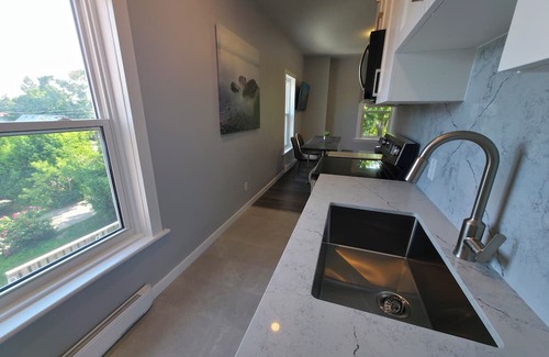 Orillia Apartment | Modern Sun-Filled 2nd Story