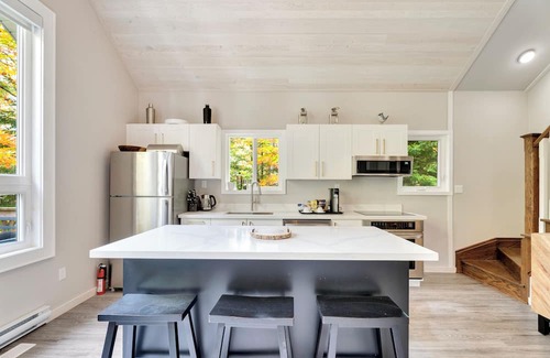 Huntsville Cabin | Muskoka Waterfront Cottage w/Canoes and Fire Pit