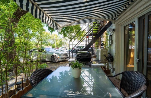 Cote-Des-Neiges—Notre-Dame-De-Grace Apartment | Modern studio w/patio/parking/BBQ