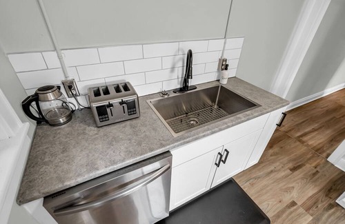 Cornwall Apartment | Bright 1-BR APT, Prime Location 5