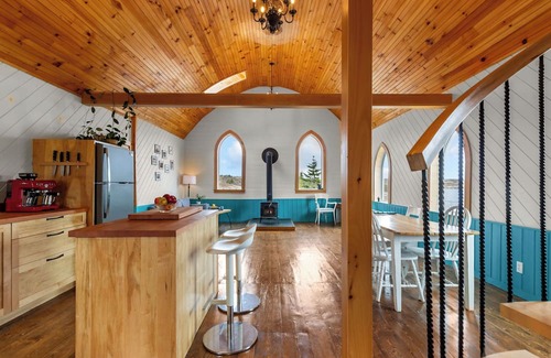 Terra Nova House | Ocean View Chapel | Port Rexton | 2BR | Bunkie