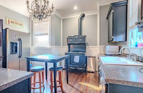 Sheffield House | Shoals 3BR w/Pool | Walk to Downtown & Riverfront