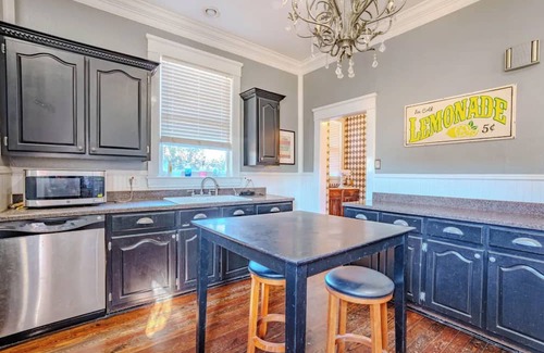 Sheffield House | Shoals 3BR w/Pool | Walk to Downtown & Riverfront