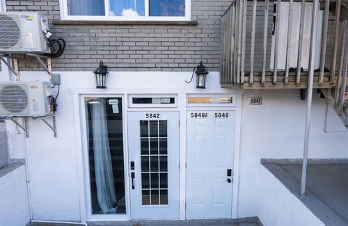 Cote-Des-Neiges—Notre-Dame-De-Grace Apartment | Modern Studio w/Patio&BBQ|Parking