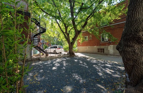 Cote-Des-Neiges—Notre-Dame-De-Grace Apartment | Modern Studio w/Patio&BBQ|Parking