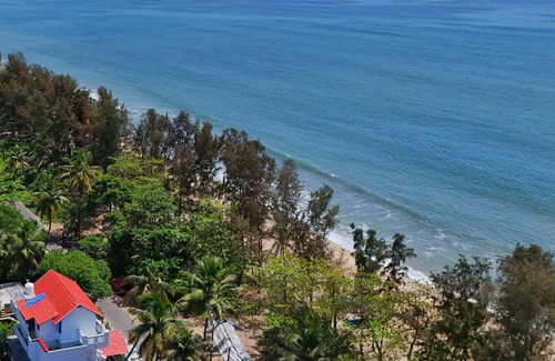 Vypin Villa | LIGHTHOUSE VILLA -A private pool villa between the Arabian sea and backwaters