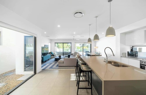 Helensvale House | Waterfront Wonder - Pool, Views & Luxury Stay