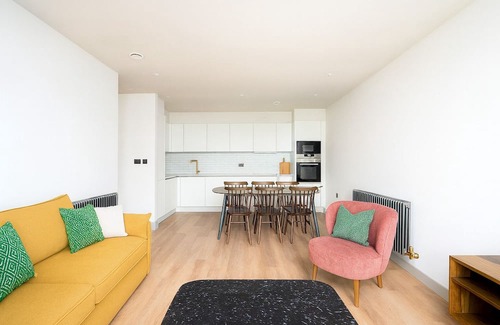 Tottenham Hale Apartment | Calm and Cozy Corner