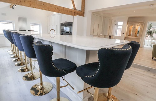 Winterley Cottage | THE HOUSE AT SCHOOL FARM, pet friendly, with hot tub in Haslington