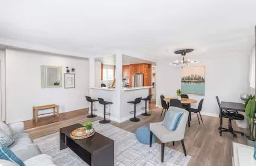 Hamilton House | Quaint & Stylish UPPER level 3-bed bungalow in Hamilton