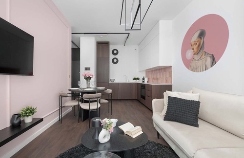 Wroclaw City Center Apartment | Czysta 4 Wrocław | Pink Apartment in the City Center with Terrace and Air Condit