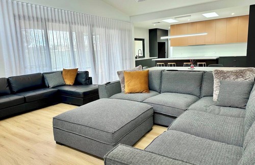 Moama House | Emmylou Escape - Sleeps 16