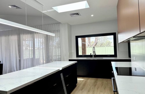 Moama House | Emmylou Escape - Sleeps 16