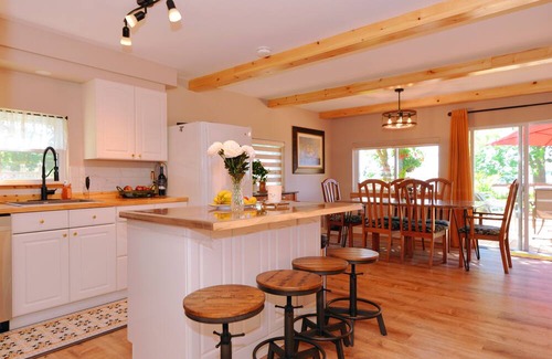 Amherstburg House | Winter Getaway-River Ice View+Free Wine + Firwood