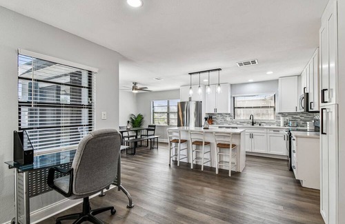 Holiday Lakes West House | Coastal Family Retreat – Pool, Fire Pit & Fun!